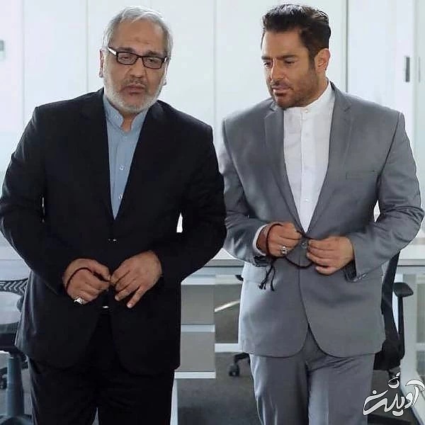 رونمایی مهران مدیری از کارت عروسی محمدرضا شریفی نیا + فیلم